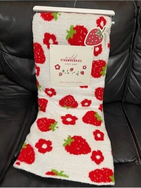 WILD STRAWBERRIES Oversized Strawberry Feather Yarn Throw 50in W x 70in L